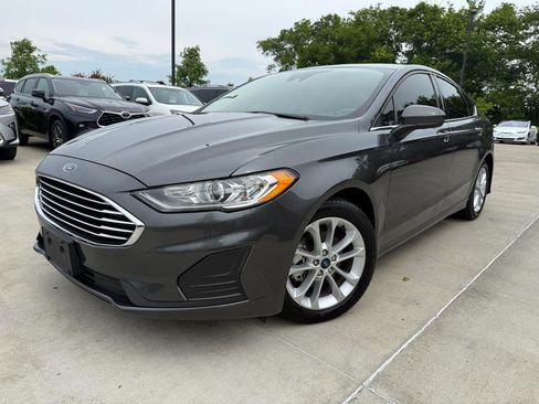 Used 2020 Ford Fusion SE FWD image 1