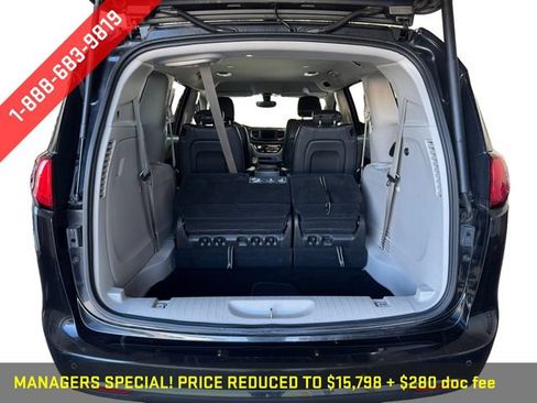 Used 2019 Chrysler Pacifica Touring-L FWD image 15