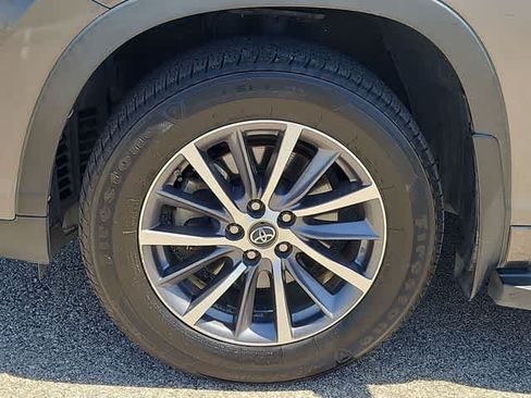 Used 2018 Toyota Highlander XLE FWD image 13