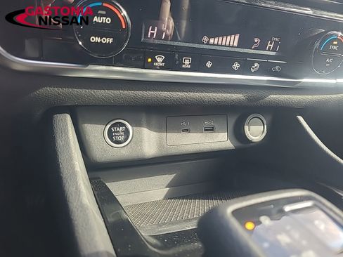 Used 2022 Nissan Rogue SV image 41