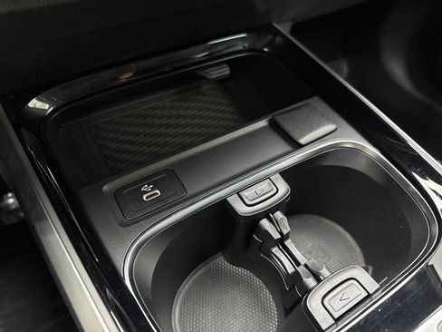 Used 2025 Mercedes-Benz GLB 250 4MATIC image 65