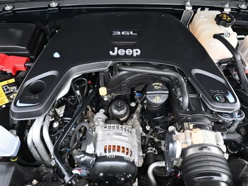 Used 2021 Jeep Gladiator Rubicon w/ Cold Weather Group AWD/4WD image 17