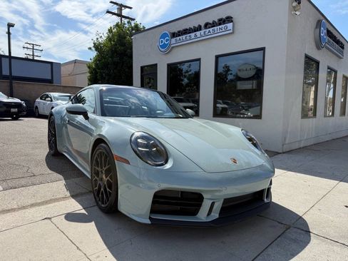 Used 2025 Porsche 911 Carrera RWD image 4
