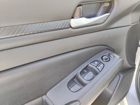 Used 2024 Nissan Altima 2.5 SV FWD image 8