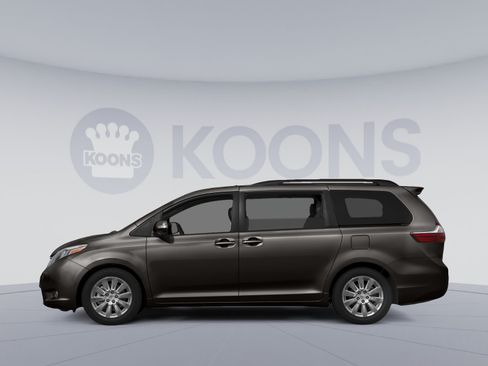 Used 2017 Toyota Sienna XLE w/ XLE Navigation Package FWD image 4