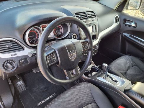 Used 2017 Dodge Journey SXT w/ Comfort/Convenience Group image 14
