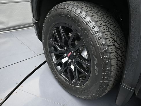 Used 2023 GMC Sierra 1500 Elevation w/ LPO, Elevation Black Package image 32