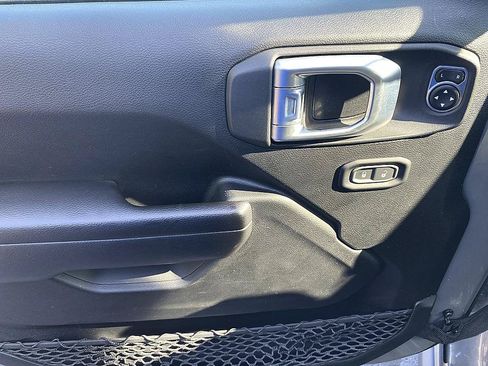 Used 2021 Jeep Gladiator Sport AWD/4WD image 9