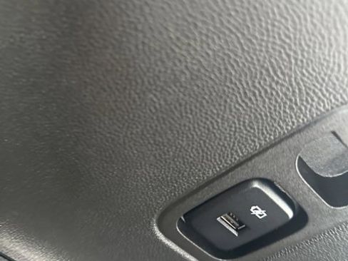 Used 2023 Chevrolet Traverse LT image 25