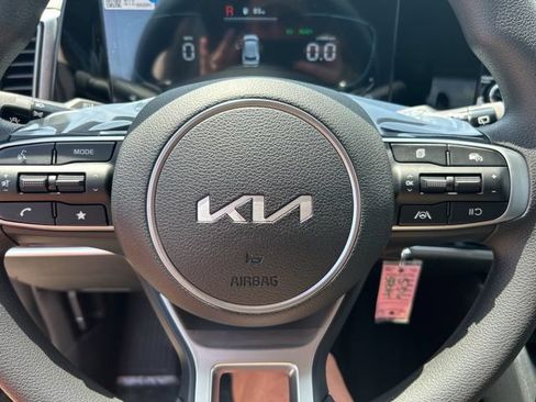 Used 2024 Kia Sportage LX AWD/4WD image 16