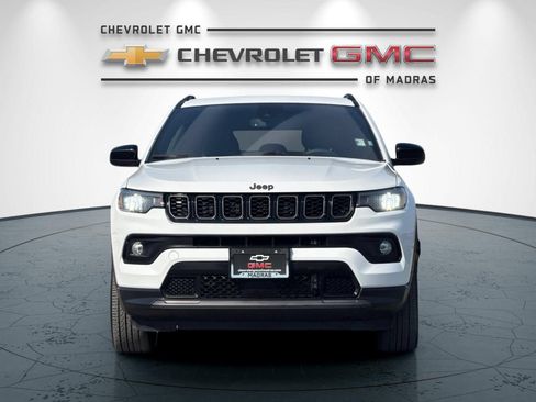 Used 2025 Jeep Compass Latitude w/ Convenience Group AWD/4WD image 8