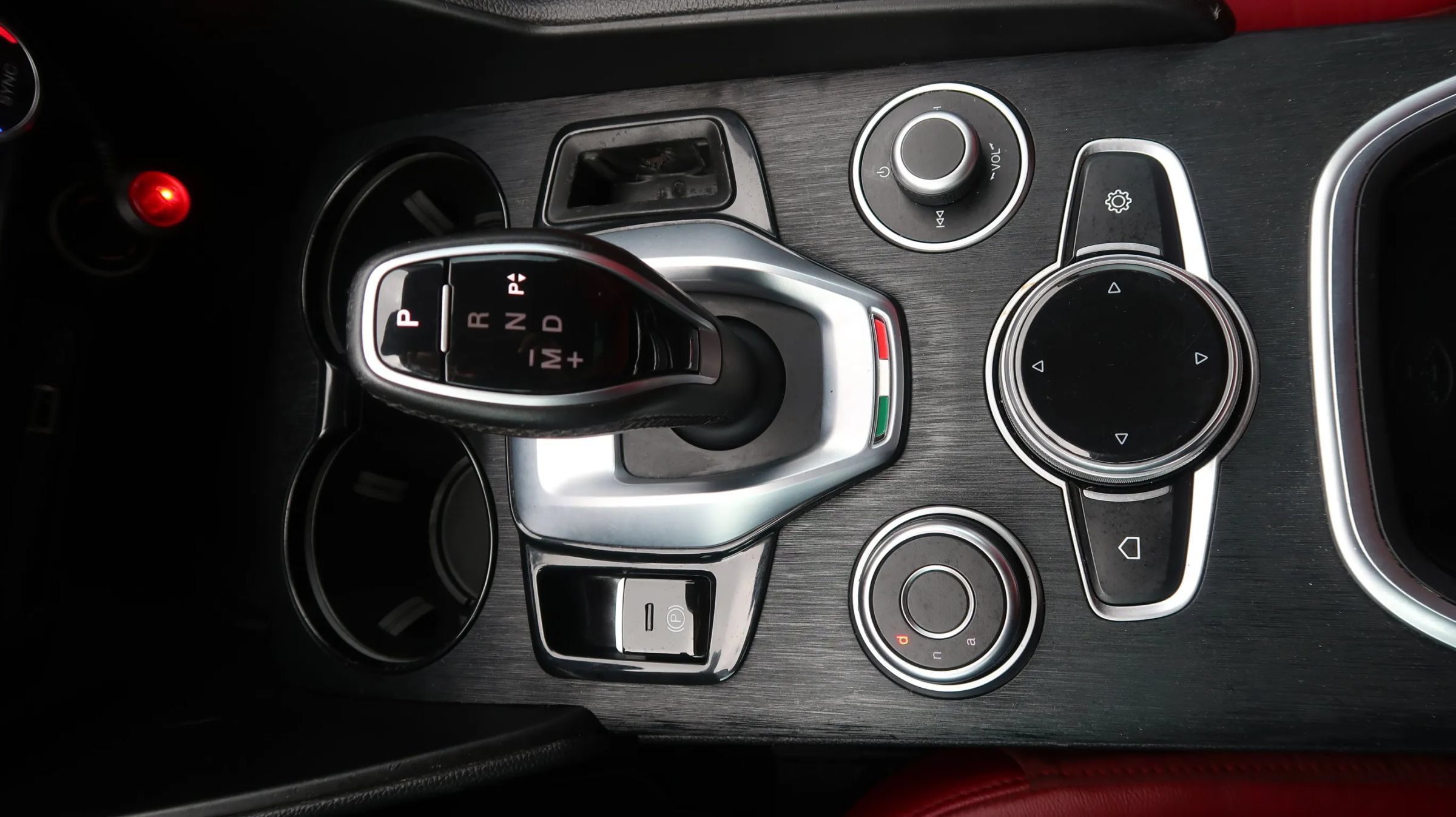 Used 2020 Alfa Romeo Giulia RWD image 31