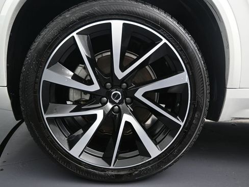 Certified 2024 Volvo XC90 B5 Plus image 10