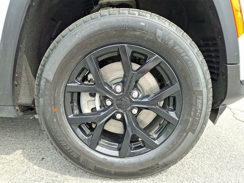 Certified 2024 Jeep Grand Cherokee L Laredo AWD/4WD image 8