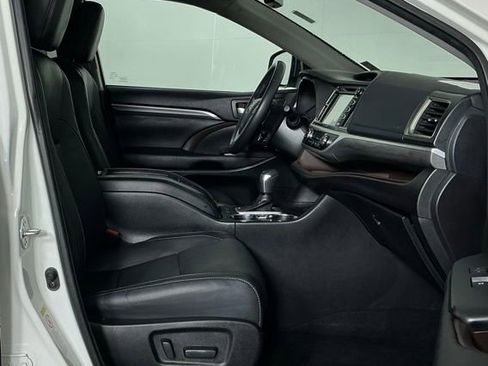 Used 2017 Toyota Highlander Limited FWD image 31