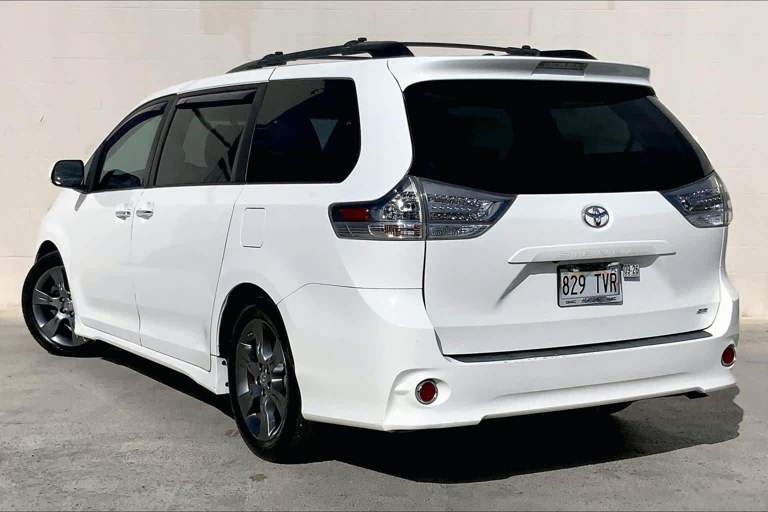 Used 2015 Toyota Sienna SE FWD image 4