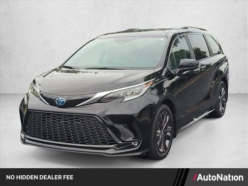 Used 2024 Toyota Sienna XSE w/ XSE Plus Package FWD image 1