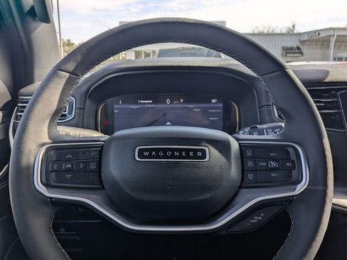Used 2025 Jeep Wagoneer L Series II w/ 8-pass Seating Package image 22