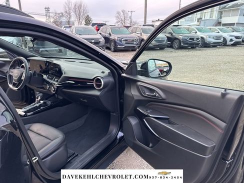 Used 2025 Chevrolet Trax RS w/ Sunroof Package image 24