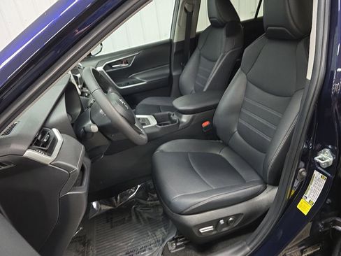 Used 2023 Toyota RAV4 XLE Premium AWD/4WD image 31