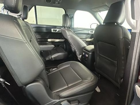 Used 2022 Ford Explorer XLT AWD/4WD image 28