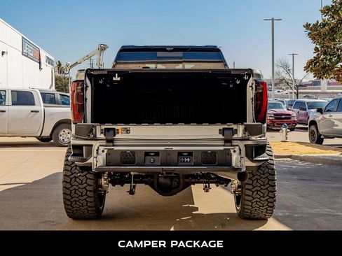 Used 2024 GMC Sierra 2500 Denali Ultimate w/ Max Trailering Package image 9