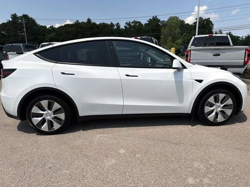 Used 2023 Tesla Model Y Long Range AWD/4WD image 2