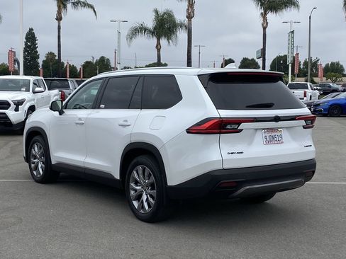 Used 2024 Toyota Grand Highlander AWD Hybrid image 2