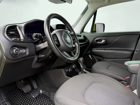 Used 2018 Jeep Renegade Altitude AWD/4WD image 2