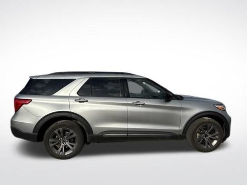 Used 2023 Ford Explorer XLT w/ Equipment Group 202A AWD/4WD image 13