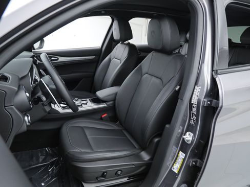 New 2025 Alfa Romeo Stelvio Sprint w/ Convenience Package AWD/4WD image 16