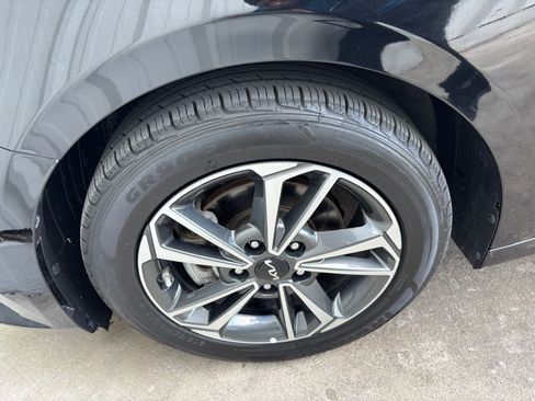 Used 2023 Kia Forte LXS image 11