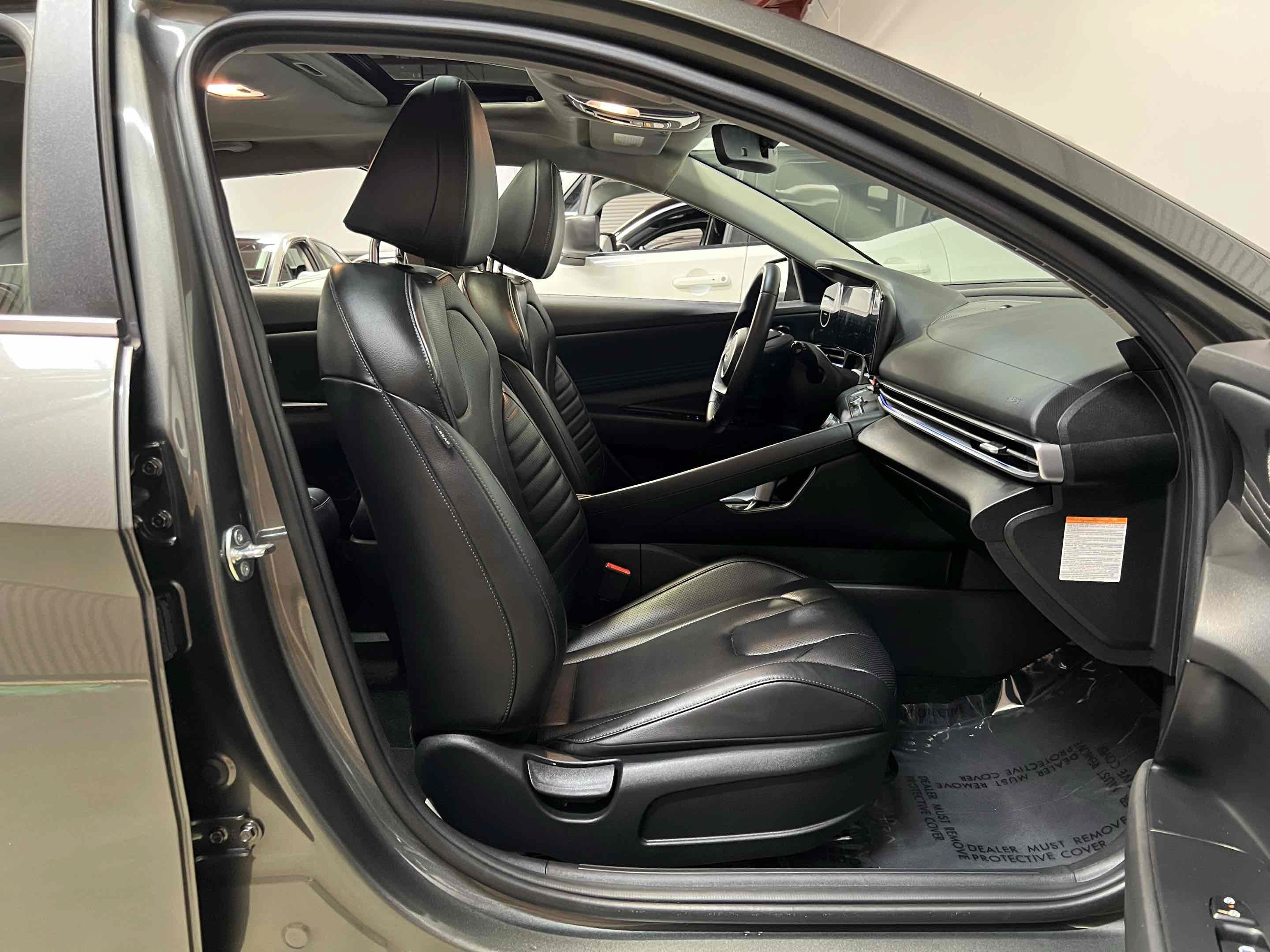 Used 2025 Hyundai Elantra Limited FWD image 19