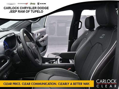 New 2026 Chrysler Pacifica Limited w/ Uconnect Theater Family Group image 9