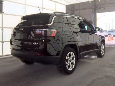 Used 2025 Jeep Compass Latitude w/ Sun & Sound Group AWD/4WD image 4