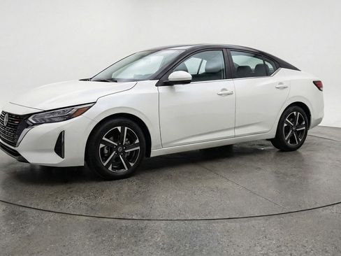 Used 2025 Nissan Sentra SV FWD image 3