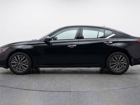 Used 2025 Nissan Altima 2.5 SV FWD image 5