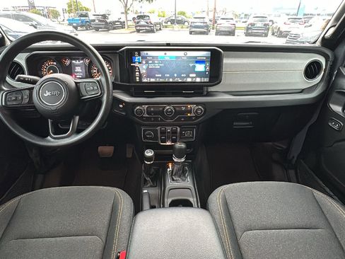 Used 2025 Jeep Gladiator Sport image 27