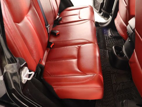 Used 2013 Jeep Wrangler Unlimited Rubicon AWD/4WD image 14