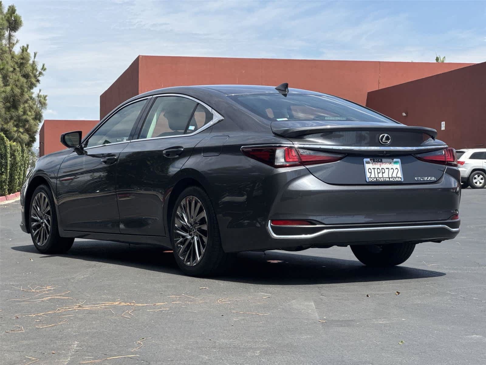 Used 2025 Lexus ES 300h w/ Accessory Package (Z1) FWD image 5
