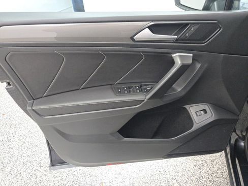 Used 2024 Volkswagen Tiguan SE image 24