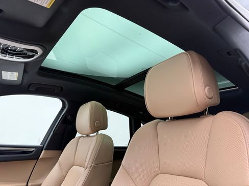 Used 2025 Porsche Macan image 23