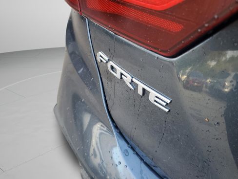 Certified 2019 Kia Forte S image 9