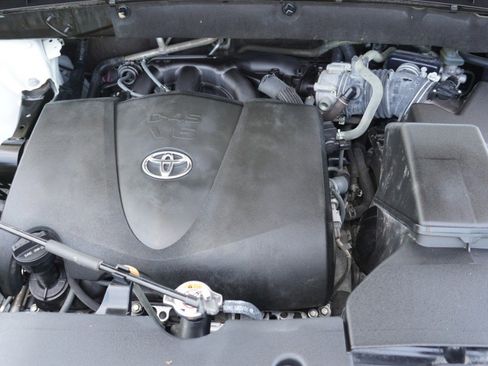 Used 2019 Toyota Highlander XLE FWD image 35