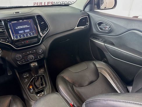 Used 2019 Jeep Cherokee Limited image 23