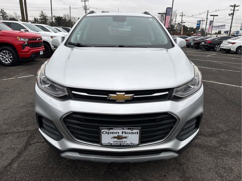 Used 2018 Chevrolet Trax LT w/ LT Convenience Package image 2