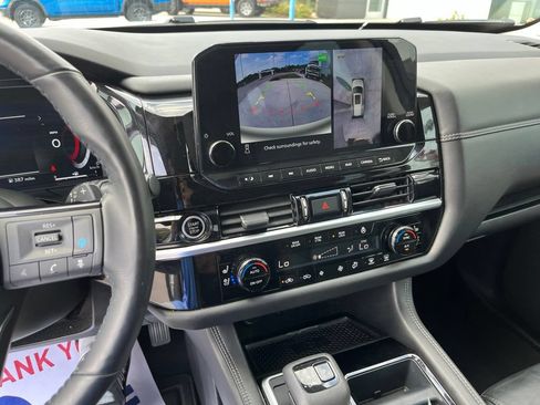 Used 2024 Nissan Pathfinder Platinum AWD/4WD image 10