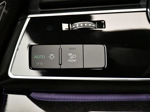 Used 2025 Audi Q8 Premium Plus image 21