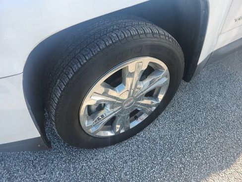 Used 2017 GMC Terrain SLE FWD image 3