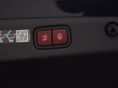 Used 2025 Mercedes-Benz E 53 AMG e 4MATIC Sedan image 32